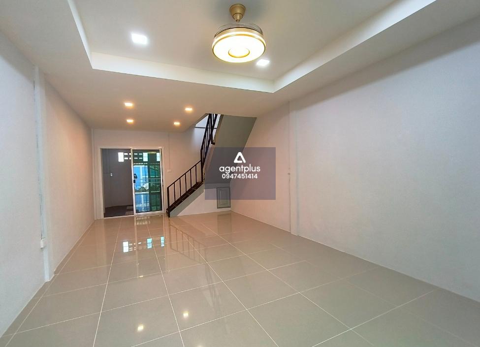 ทาวน์เฮ้าส์พร้อมอยู่ หมู่บ้านธารทองวิลลา 2 ใกล้ถนนใหญ่วัดลาดปลาดุก6เลน ตลาด โลตัส JAS ปรับปรุงใหม่หมด โรงรถ ครัวซิ้งค์เคาน์เตอร์ แถมแอร์ เครื่องทำน้ำอุ่น, ปั๊ม