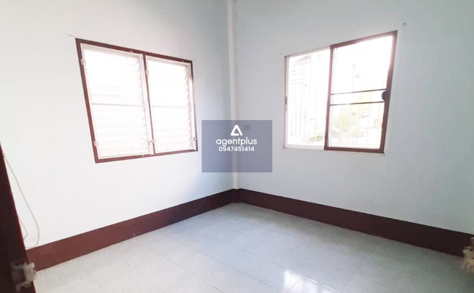 โครงการเปรมอนันต์ 2 บ้านแฝดชั้นเดียว การคมนาคมสะดวก มีถนนคอนกรีตเสริมเหล็กตัดผ่านทางเข้าทรัพย์ สาธารณูปโภคพื้นฐานครบ