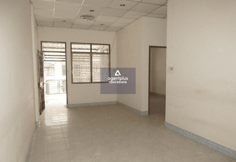 สวนแก้ว 1 ทาวน์เฮ้าส์ชั้นเดียว ซอย 3 ถนนกรอกยายชา อยู่ห่างจากถนนสุขุทวิท (ทล.3) ประมาณ 1.0 กม. ทำเลในแหล่งชุมชน สาธารณูปโภคพื้นฐานครบ การเดินทางสะดวก