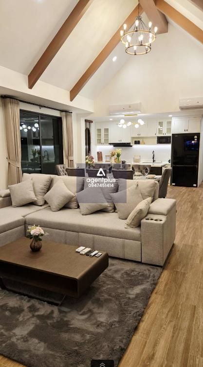 บ้านเดี่ยวหรู พร้อมสระว่ายน้ำ Castle Hills เขาชีจรรย์