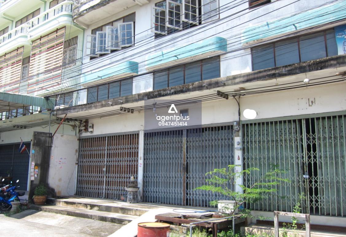 ขายด่วนอาคารพาณิชย์ 3.5 ชั้น (2คูหา) เหมาะกับการเอามารีโนเวทใหม่ ซอยเอกชัย 110 ถนนกาญจนาภิเษก, ถนนบางบอน