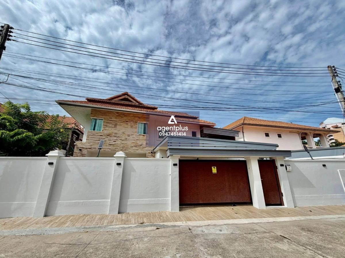 ให้เช่าพูลวิลล่าหรู 2 ชั้น 7 ห้องนอน เทพประสิทธิ์ พัทยา บ้านหลังใหญ่ พร้อมสระว่ายน้ำส่วนตัว ใกล้หาดจอมเทียน