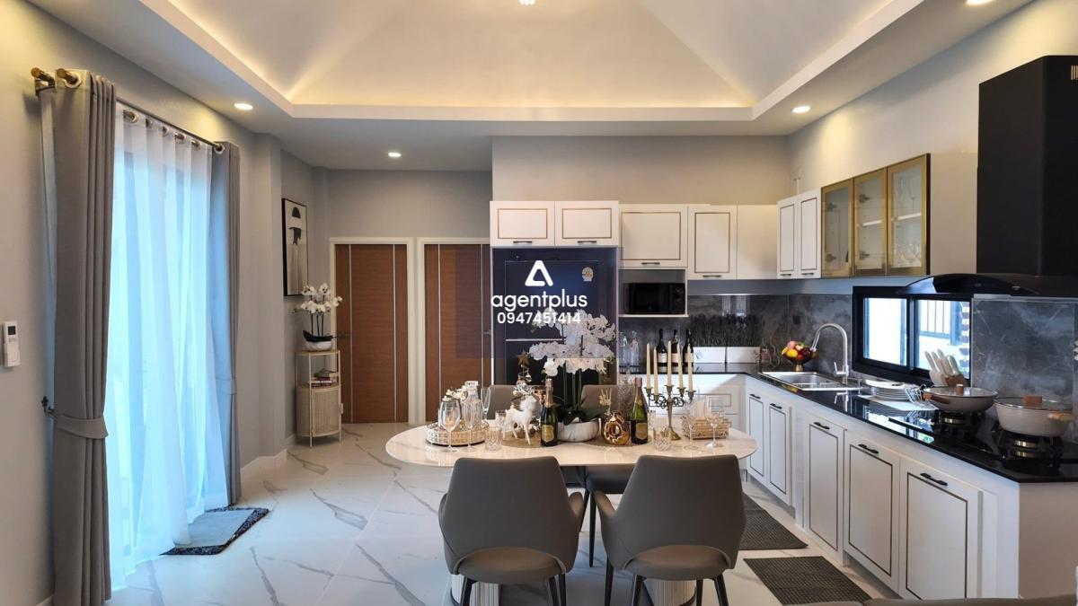 ขาย พูลวิลล่าใหม่ ห้วยใหญ่ พัทยา แปลงมุม ติดถนน 3 ด้าน