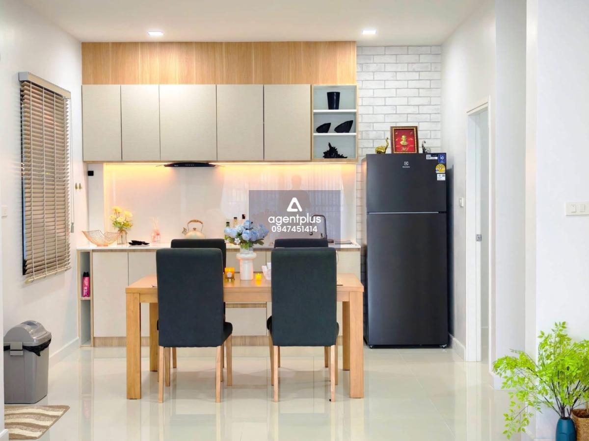 ขายและเช่า | บ้าน 2 ชั้น สไตล์โมเดิร์น โครงการ ถนนชัยพรวิถี บางละมุง มีผ่อนตรงกับเจ้าของได้ด้วย