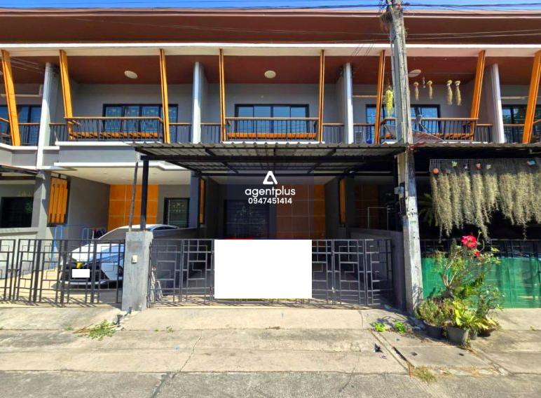 ทาวน์เฮาส์ 2 ชั้น สไตล์โมเดิร์น โครงการตั้งอยู่ทำเลดีการเดินทางสะดวก ใกล้ถนนทางหลวงหมายเลข 3023 และถนนวิฑูรดำริ รายล้อม 