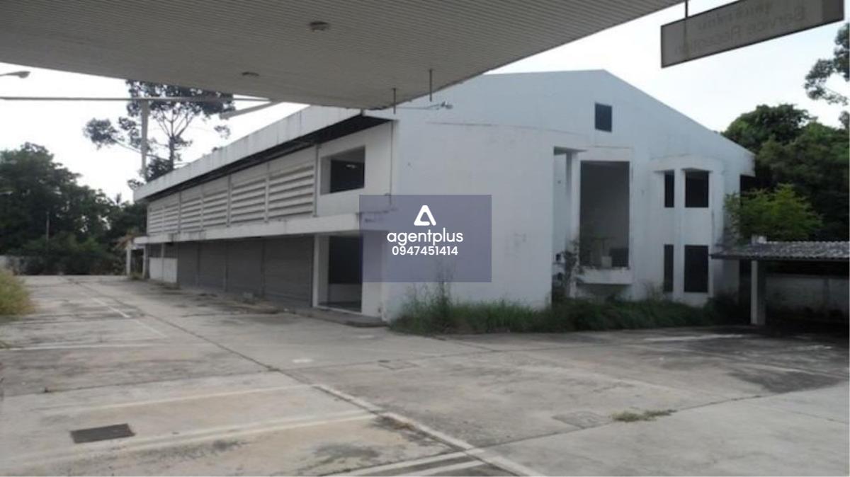 ให้เช่าโชว์รูมพร้อมโกดัง ริมถนนสุขุมวิท ตรงข้ามบ้านสุขาวดีพัทยา 