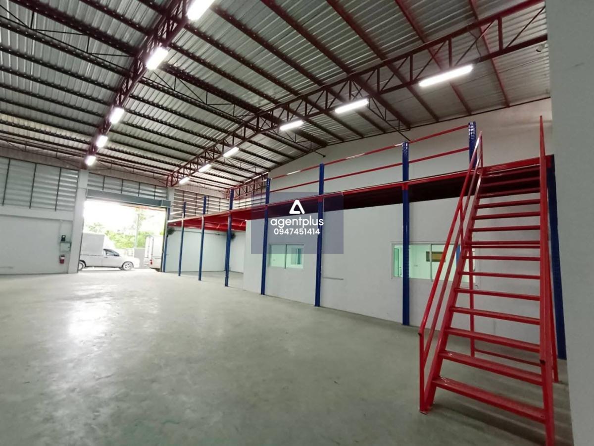 ปล่อยเช่าตรง – โกดัง / คลังสินค้า ลาดกระบัง ติดถนนใหญ่ - เลียบมอเตอร์เวย์ กรุงเทพฯ