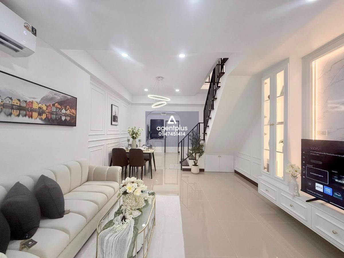 ขายทาวน์เฮ้าส์ 2 ชั้น พัทยารุ่งเรือง บ้านตกแต่งครบ Built-in ทั้งหลัง พร้อมเข้าอยู่ทันที
