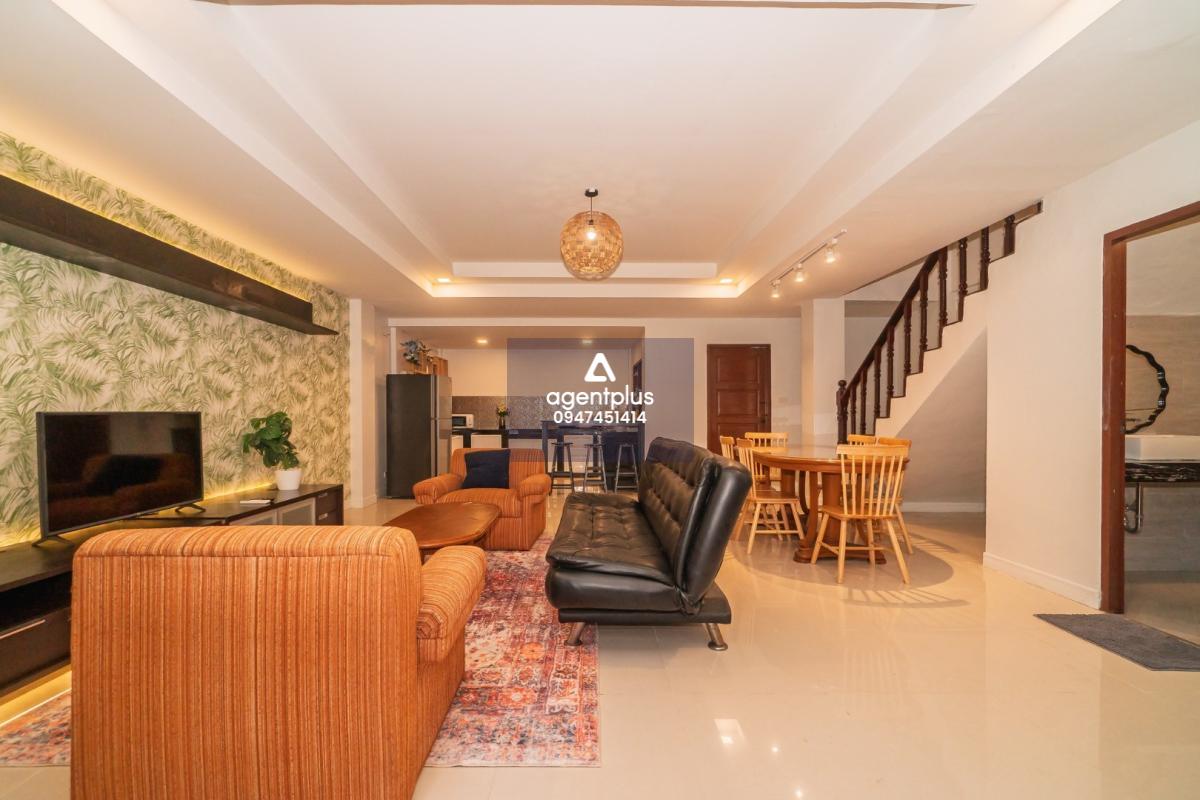 ให้เช่าทาวน์โฮมหรูใจกลางทองหล่อ