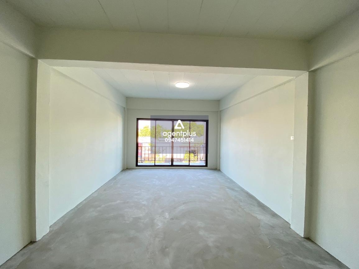 ขายอาคารพาณิชย์ 3 ชั้น (2 คูหา) เปิดโล่งทะลุกันปรับปรุงใหม่ ทำเลดี ติดถนนอุปลีสาน อยู่ในย่านการค้า เหมาะสำหรับทำการค้าและอยู่อาศัย