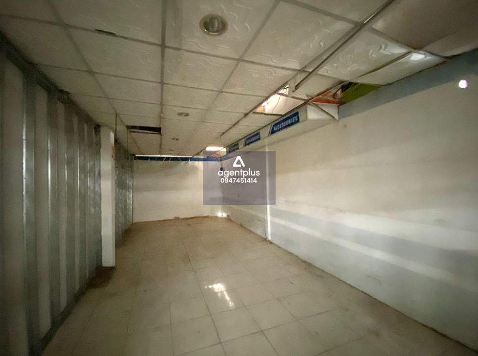 บ้านเดี่ยวชั้นเดียว พร้อมที่ดินและสิ่งปลูกสร้าง ได้แก่ ตึกแถวชั้นเดียว 4 คูหา ทำเลดี การคมนาคมสะดวก ถนนบ้านล่าง