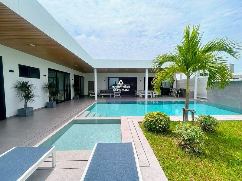 พูลวิลล่าสไตล์โมเดิร์นใหม่เอี่ยม พร้อมวิวทะเล – ทำเลเยี่ยม ใกล้สุขุมวิท