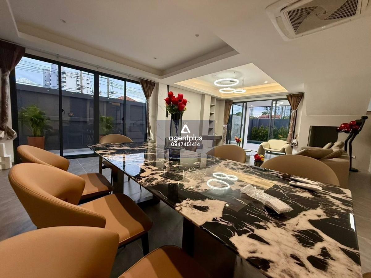 ขายพูลวิลล่าใหม่ สไตล์โมเดิร์น ในจอมเทียน!  ทำเลดีเยี่ยมและสิ่งอำนวยความสะดวกครบ