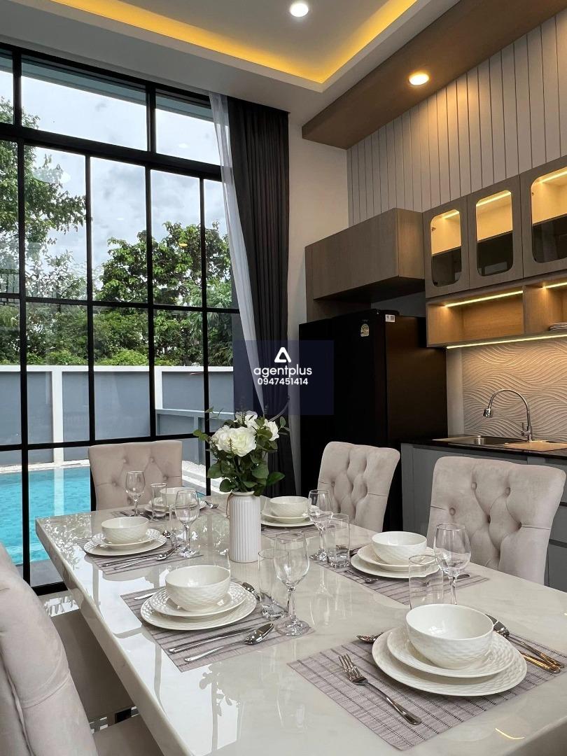 *ให้เช่าพูลวิวล่า 80,000.-/เดือน 3นอน 4น้ำ  มีสระทุกหลัง  มี 5 เตียงนอน  ทำรายวันได้!!  เฟอร์นิเจอร์+เครื่องใช้ไฟฟ้าใหม่ทั้งหมด  📍 โครงการติดถนน ใกล้แบล็คฟอเรสต์คาเฟ่ห้วยใหญ่  Black Forest Cafe