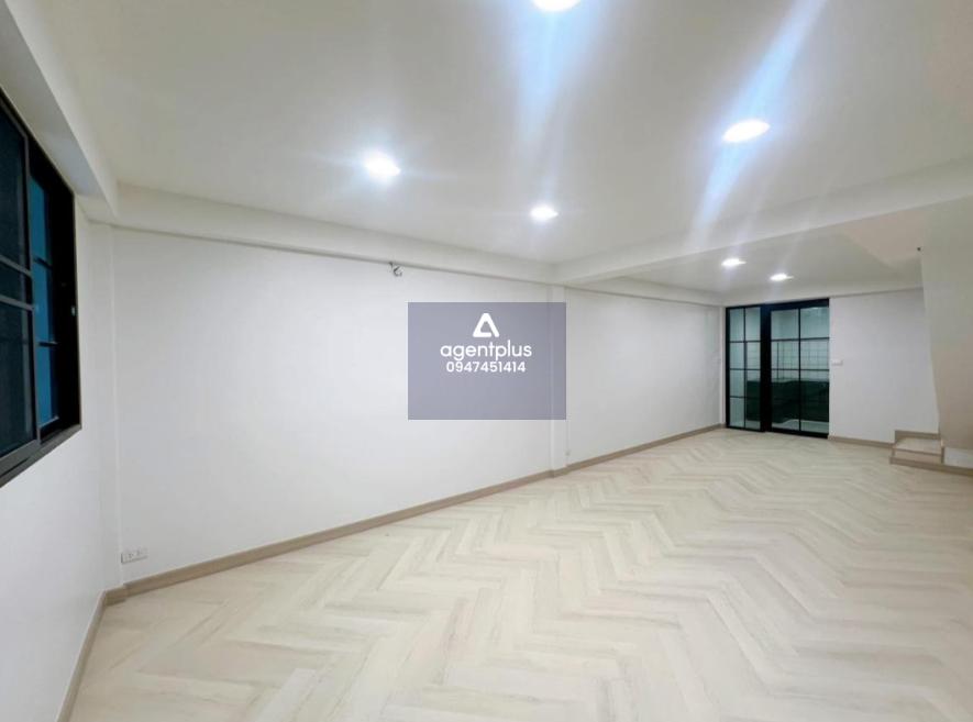 ทาวน์เฮาส์รีโนเวทใหม่ ใกล้ BTS บางจาก พร้อมเข้าอยู่