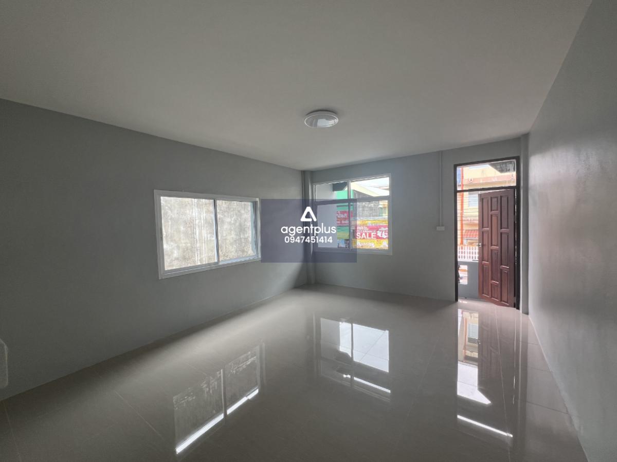 ขายอาคารพาณิชย์ 2 ชั้น ทำเลเมืองตรัง เหมาะสำหรับอยู่อาศัย เปิดร้าน หรือทำโฮมออฟฟิศ ทำเลดี เดินทางสะดวก