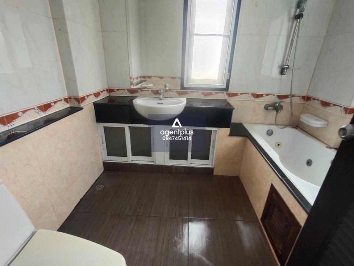 ขายบ้านเดี่ยวหลังใหญ่ ทำเลร่มเกล้า — ฟังก์ชันครบ พื้นที่เยอะ บรรยากาศเป็นส่วนตัว