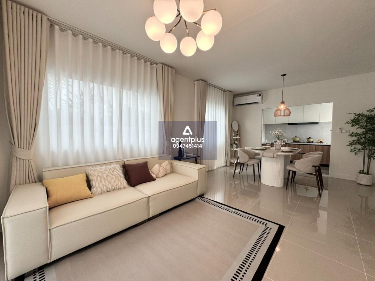 บ้านเดี่ยว 2 ชั้น สไตล์โมเดิร์น พร้อมพื้นที่กว้างขวาง ใกล้พัทยา โครงการ ลลิน วิลล่า 