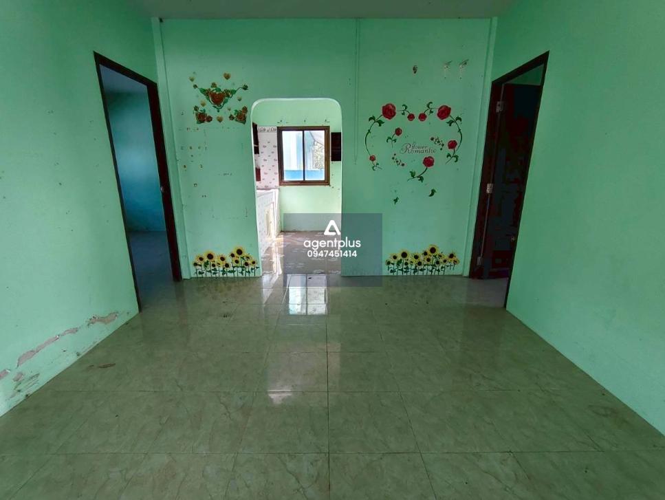 บ้านเดี่ยว โครงการเจริญรมย์ การ์เด้นวิลล์ ห่างจากถนนสายบ้านค่าย-บ้านหนองคอกหมู ประมาณ 1.5 กม. เดินทางเข้า-ออกสะดวก