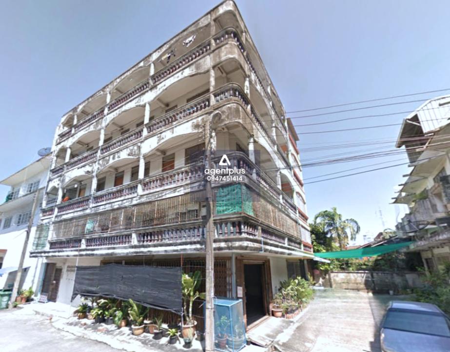 ขายอาคารพาณิชย์ 5 ชั้น จำนวน 2 คูหาทะลุถึงกัน อยู่ในย่านชุมชน ใกล้เทศบาลเมืองชลบุรี การคมนาคมสะดวก เหมาะสำหรับอยู่อาศัยหรือทำการค้า