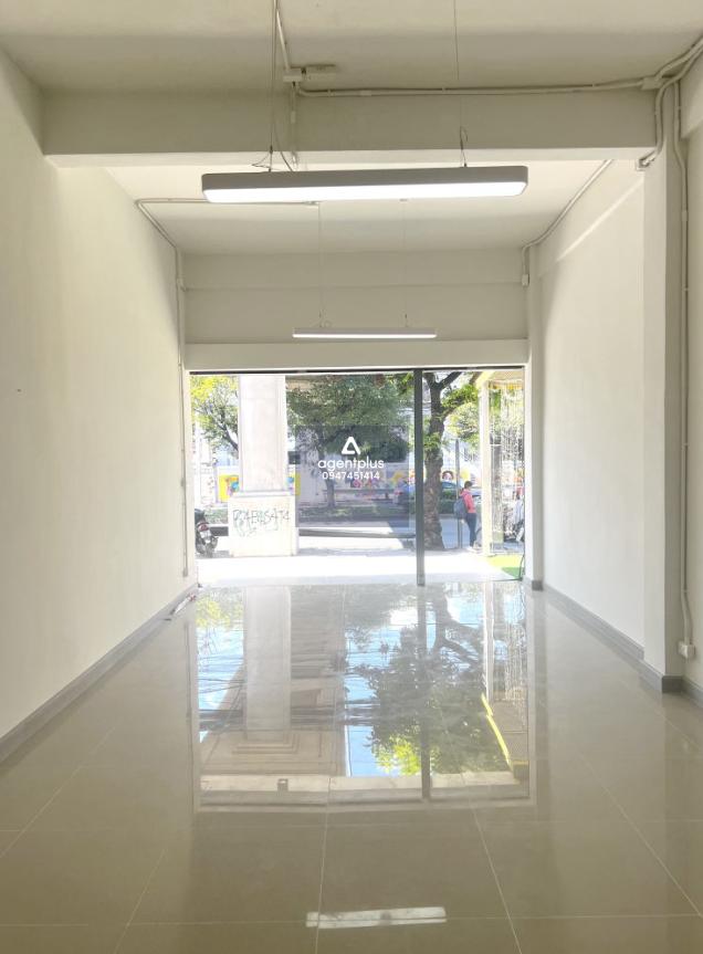 ขายด่วนอาคารพาณิชย์ 3.5 ชั้น ทำเลดี ใจกลางบางกะปิ เหมาะสำหรับทำธุรกิจ หรืออยู่อาศัย พร้อมฟังก์ชันครบครัน