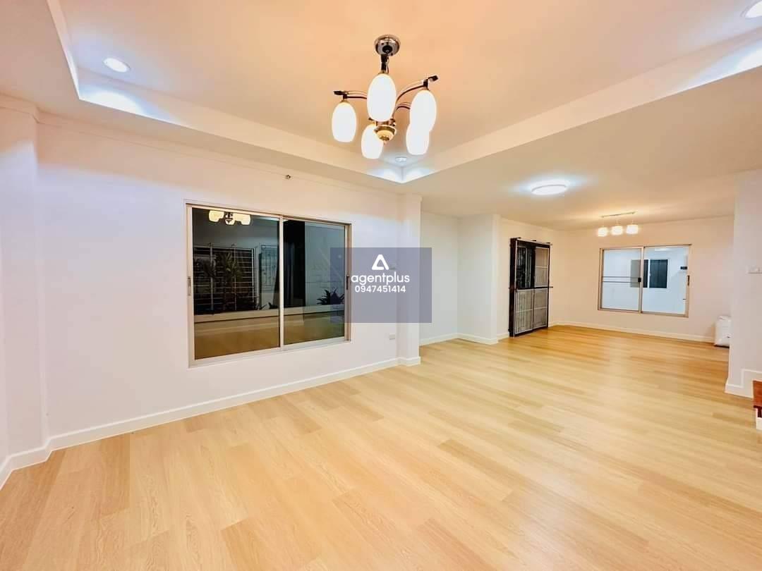 ขายบ้านเดี่ยว 2 ชั้น (หมู่บ้านโฮมทาวน์ศรีราชา)คุ้มกว่านี้ไม่มีแล้ว  