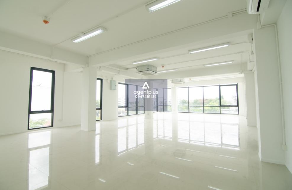 #ออฟฟิศให้เช่าสุดคุ้มสำหรับธุรกิจทุกขนาด ใกล้ BTS อุดมสุขและทางด่วนบางนา พื้นที่ 22 -200 ตรม. มีที่จอดรถและบริการห้องประชุม