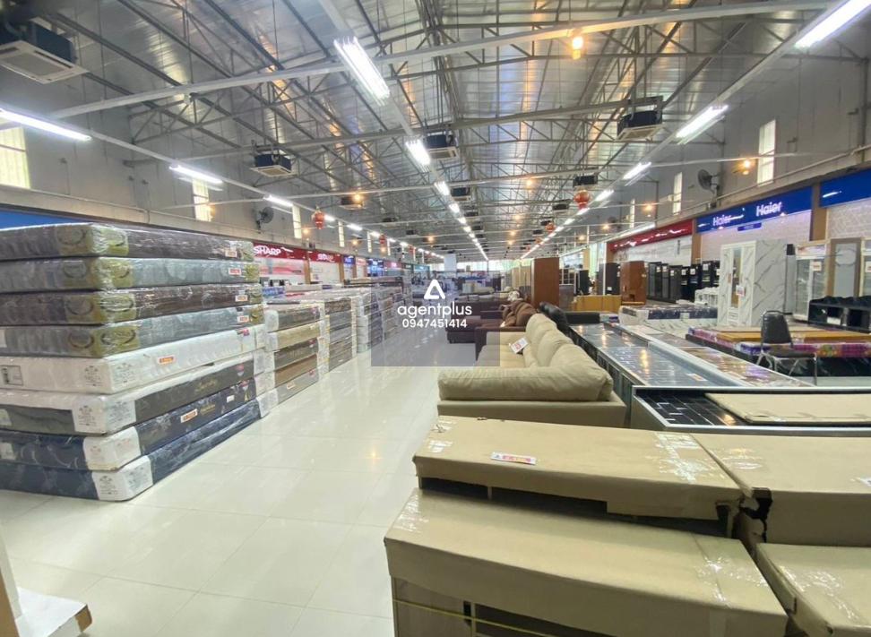 *ขายโชว์รูม ใกล้เซ็นทรัล นครศรีฯ สภาพพร้อมใช้งาน เหมาะทำโชว์รูม แสดงสินค้า ศูนย์บริการ ฯลฯ