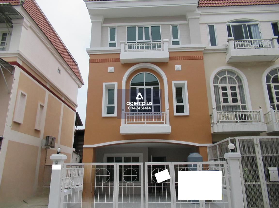 รีสอร์ทต้า วัชรพล – ทาวน์เฮ้าส์ 3 ชั้น ทำเลดี เดินทางสะดวก