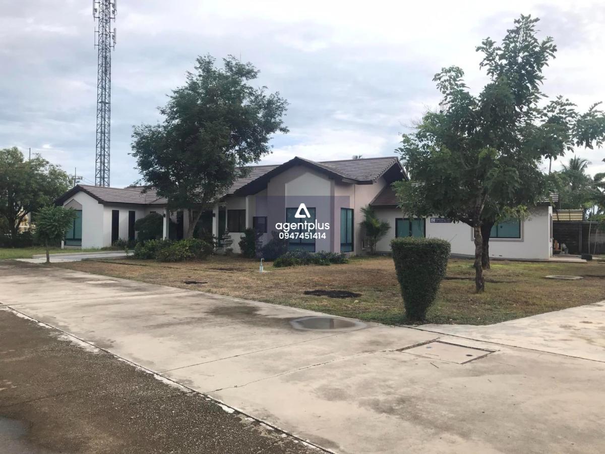 ขาย บ้านเดี่ยวพร้อมที่ดิน มีโกดัง หอพัก ในพื้นที่ขนาด 6 ไร่ ติดถนนใหญ่ 3 นาทีถึงมอเตอร์เวย์ ทำธุรกิจโรงงาน หรือ หอพักได้เลย