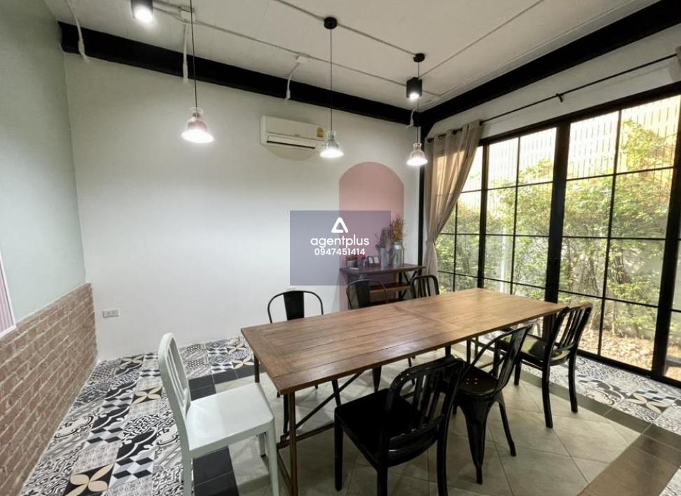 ออฟฟิศสำนักงาน สไตล์โมเดิร์นลอฟท์ พร้อมเฟอร์ สวนร่มรื่น ที่จอดรถเยอะ เข้าทางถนนราชพฤกษ์/รัตนาธิเบศร์ เหมาะมากสำหรับทำออฟฟิศ startup คาเฟ่ หรือ co working space