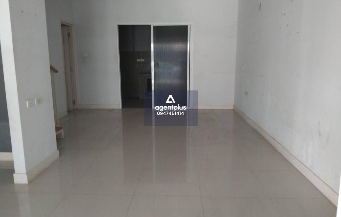 ขายทาวน์เฮาส์เปล่า 2 ชั้น หมู่บ้านเดอะคัลเลอร์ ดอนเมือง-สรงประภา รายล้อมไปด้วยหมู่บ้าน ตลาด อาคารพาณิชย์ และความก้าวหน้าทางอุตสาหกรรมที่ทันสมัย