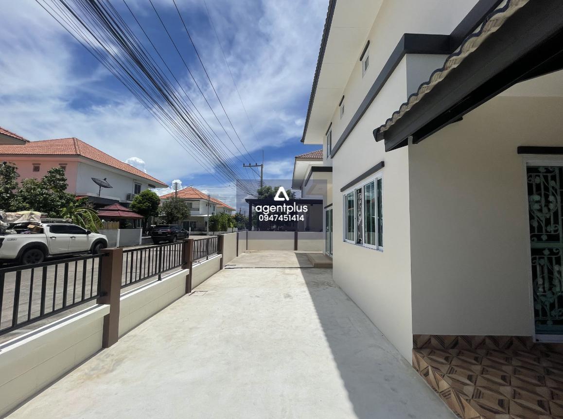 ขายบ้านเดี่ยว 2 ชั้น ทำเลทอง ใกล้นิคมแหลมฉบัง เดินทางสะดวก เหมาะอยู่อาศัยหรือปล่อยเช่า บ้านขนาดกำลังดี บรรยากาศเงียบสงบ เป็นส่วนตัว ใจกลางย่านชุมชนศรีราชา