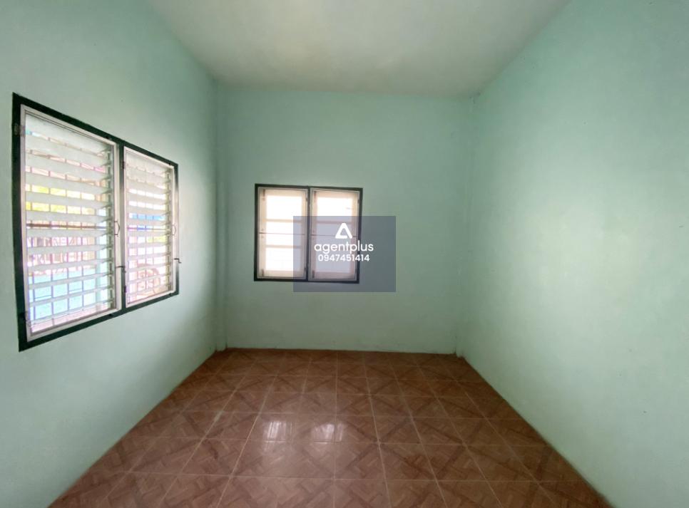 ทาวน์เฮ้าส์ชั้นเดียว โครงการโชคดีวิลเลจ ทำเลดีโครงการห่างจากถนนสุขุมวิท (ทล.3) เพียง 1 กิโลเมตร เดินทางเข้า-ออกสะดวก