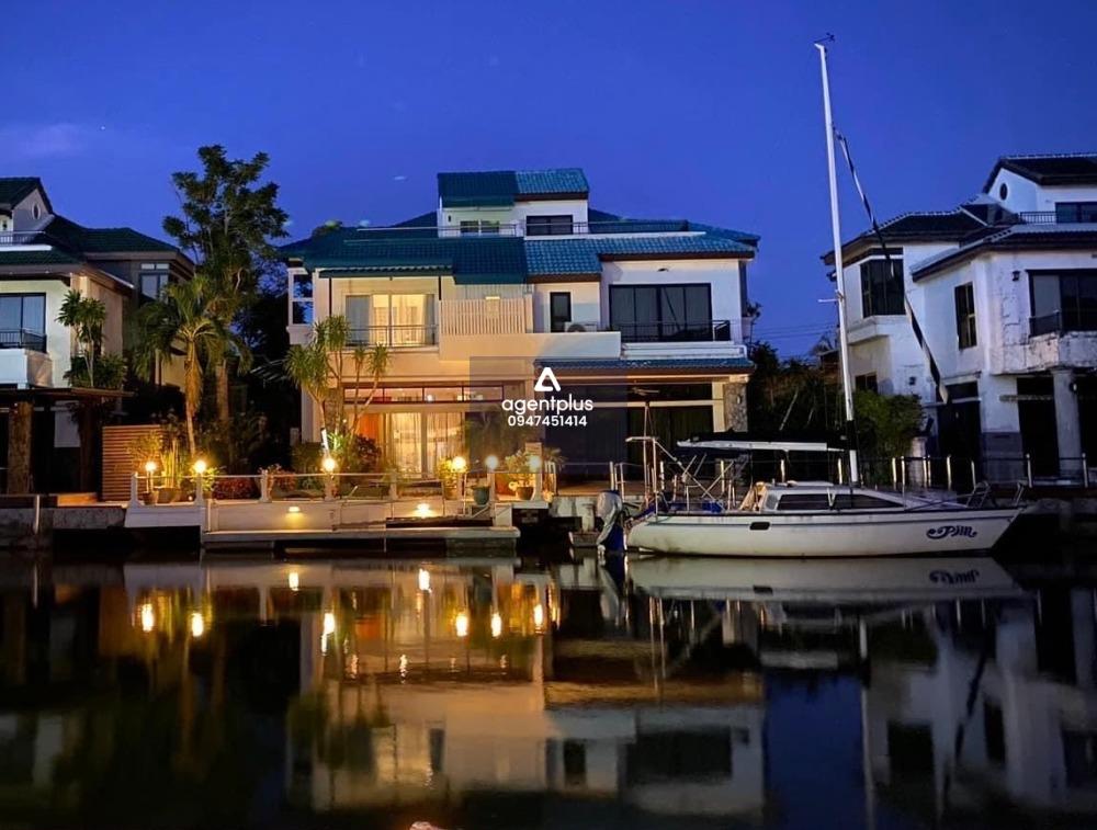 ขายบ้านสวยในโครงการ ราคาพิเศษ มีที่จอดเรือหน้าบ้าน  Jomtien Yacht Club เมืองพัทยา