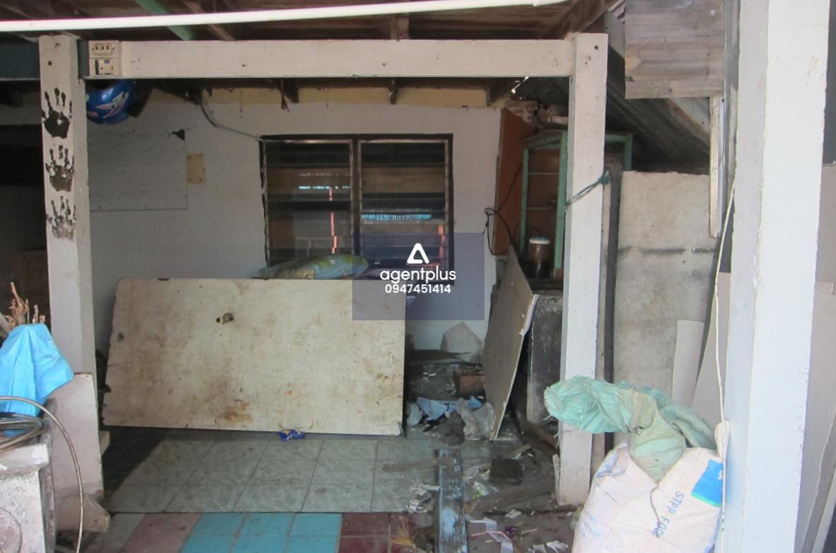 ขายบ้านพักอาศัยครึ่งตึกครึ่งไม้ โครงการการเคหะแห่งชาติชุมชนอ่อนนุช 40 ถนนซอยกาญจนาภิเษก 39 ใกล้สิ่งอำนวยความสะดวกมากมาย