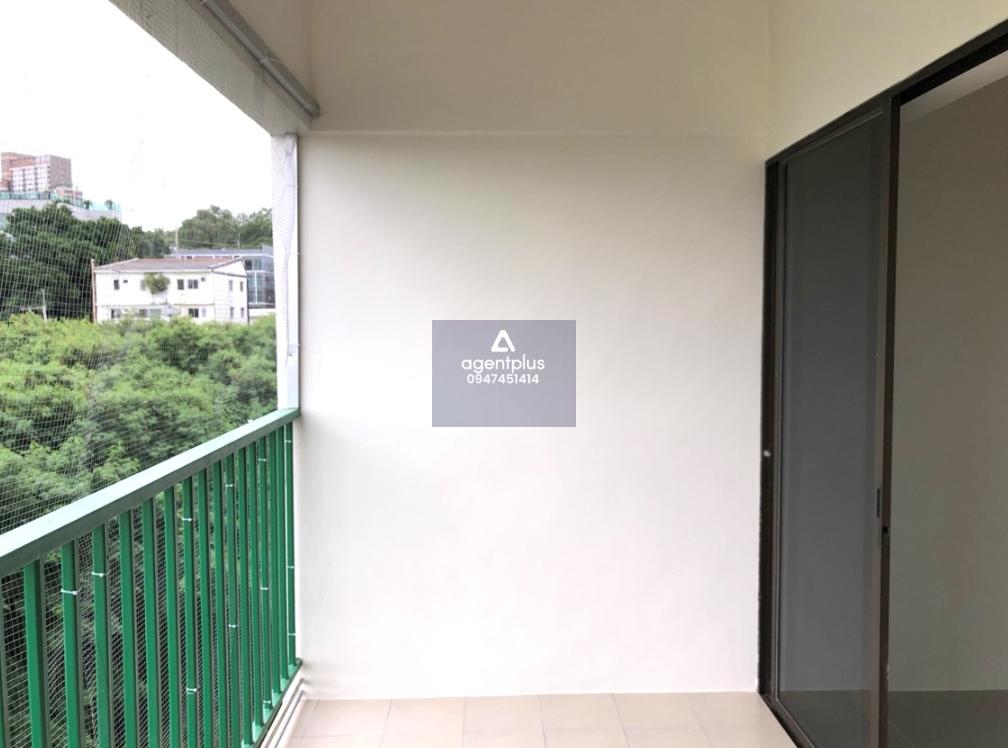 คอนโดมิเนียม ภายในกว้างขวาง ทำเลดี ใกล้เขาพระตำหนักและชายหาดพัทยาใต้ เดินทางสะดวกทั้งถนนพระตำหนักและถนนทัพพระยา รายล้อมด้วยร้านค้า ร้านอาหาร และสิ่งอำนวยความสะดวกครบ เหมาะสำหรับอยู่อาศัยหรือปล่อยเช่าเพื่อการลงทุน