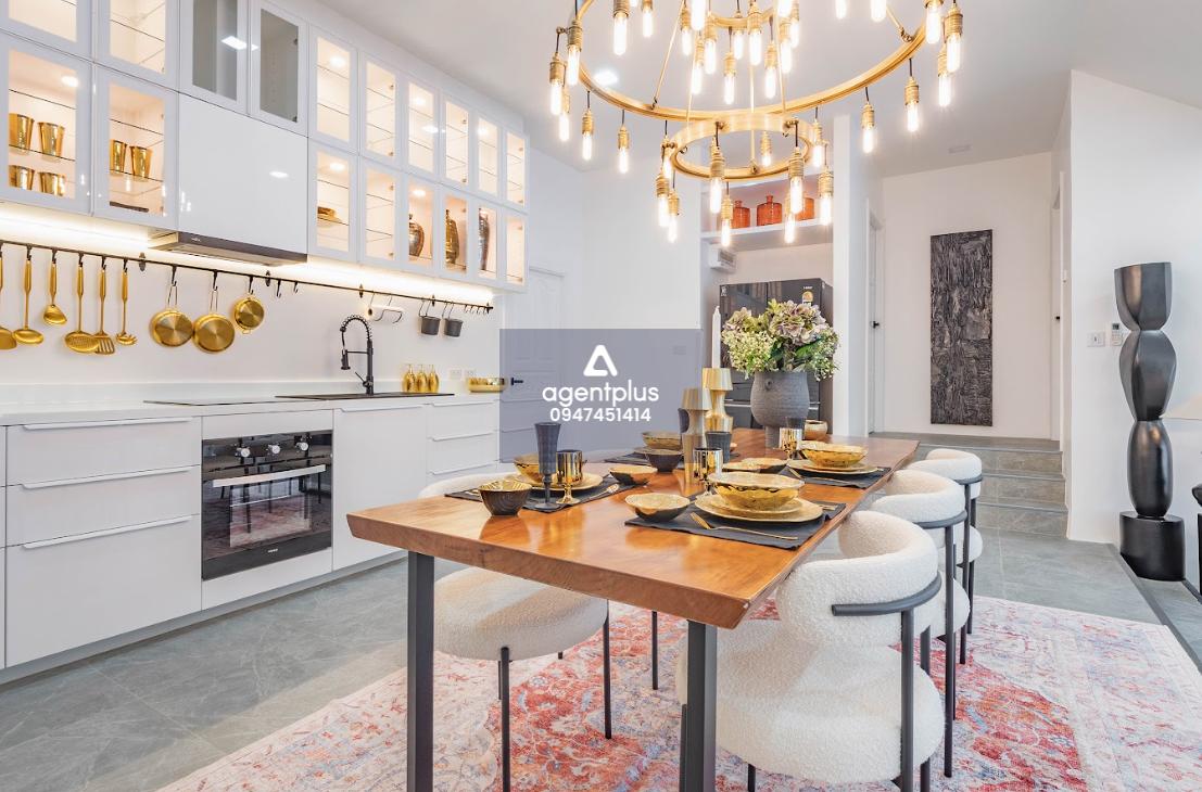 บ้านวิลล่าดีไซน์เนอร์พร้อมสระว่ายน้ำในพัทยา