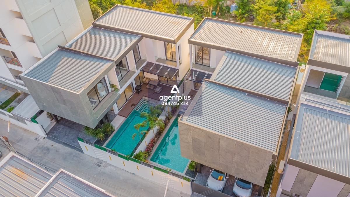 วิลล่าพร้อมสระว่ายน้ำสุดหรู 2 หลัง – ทำเลใจกลางเมืองพัทยา