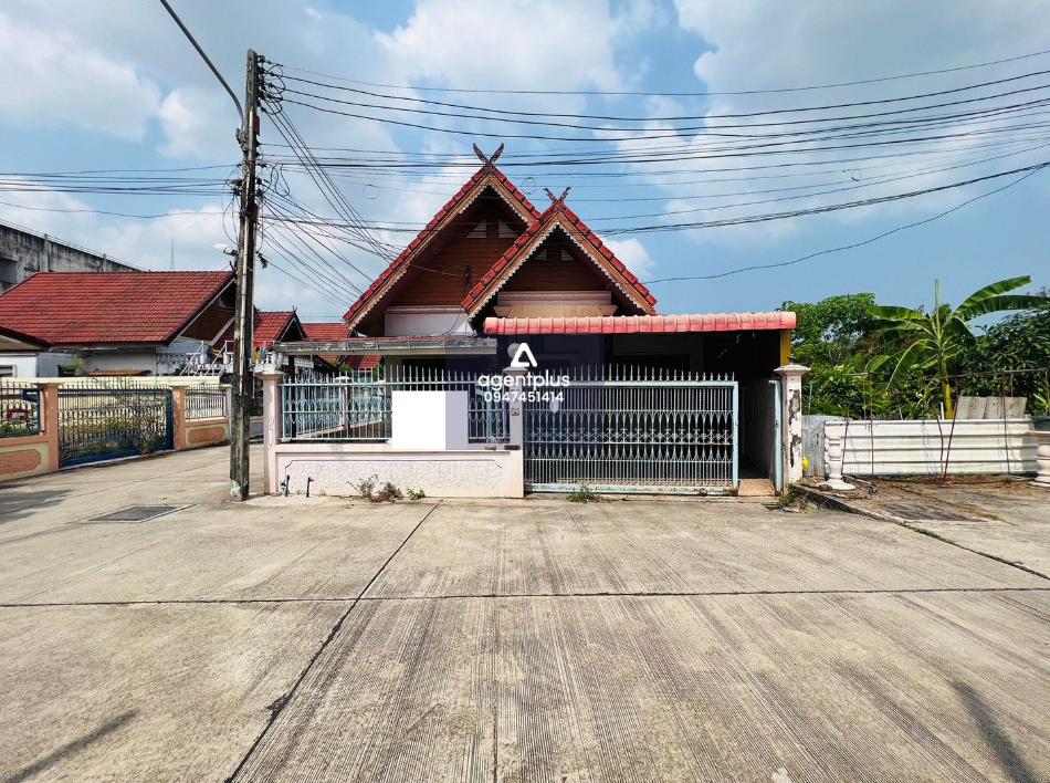 บ้านเดี่ยวชั้นเดียว ภายในกว้างขวาง โครงการปัญญานิมิตร ชลบุรี ทำเลดี ติดถนนซอยปัญญานิมิตร เดินทางสะดวก อยู่ในย่านชุมชน