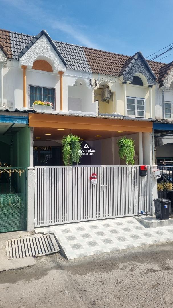 ทาวน์โฮมใจกลางเมืองพัทยา ฝั่งทะเล ตกแต่งในสไตล์มินิมอล พิกัดเฉลิมพระเกรียติ 10/1 พัทยา