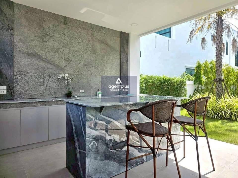 🏡✨ *ขายพูลวิลล่าหรูสไตล์โมเดิร์น – Sugar Palm Pool Villa ห้วยใหญ่