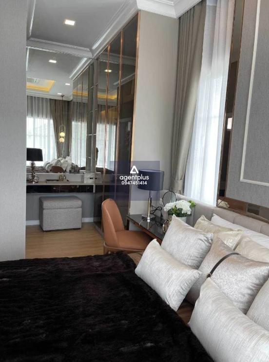 ขายด่วนบ้านเดี่ยว 2 ชั้น เสนา วิลเลจ สุขุมวิท-แพรกษา บ้านดีไซน์ทันสมัย พร้อมฟังก์ชันครบทุกการใช้งาน ติดกับโรงเรียนสารสาสน์วิเทศ สมุทรปราการ และใกล้กับสถานีรถไฟฟ้า BTS สายสุขุมวิท รายล้อมไปด้วยสิ่งอำนวยความสะดวก