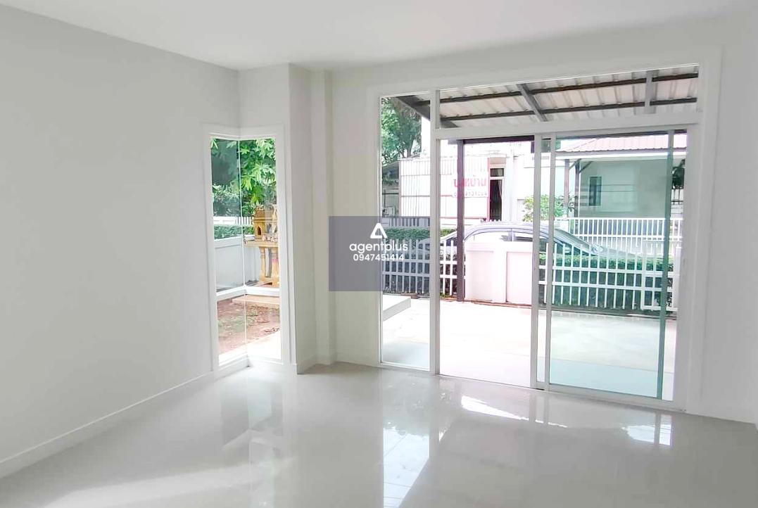 ขายบ้านเดี่ยว โครงการสุวรรรณรายามายน์ เชียงราย ปรับปรุงใหม่ บ้านเดี่ยว 2 ชั้น ทำเลดี อยู่ในโครงการหมู่บ้านจัดสรร ทำเลดี ห่างจากถนนเส้นหลัก ทล.1 ประมาณ 2 กม. เดินทางเขาออกสะดวก