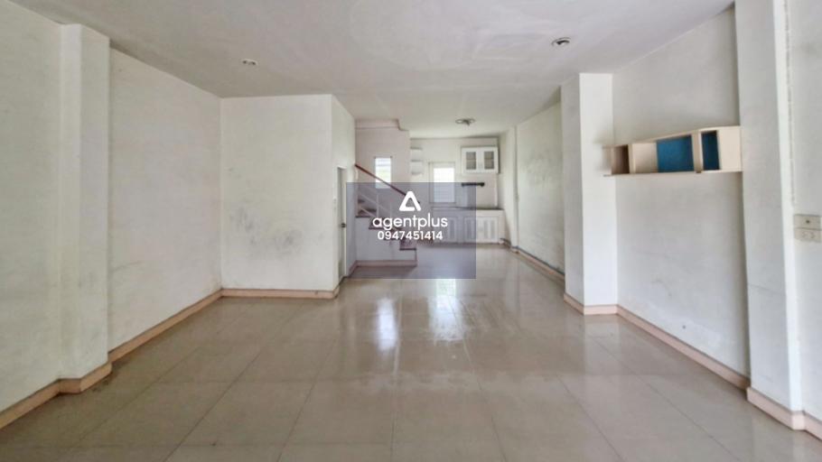 ทาวน์เฮ้าส์ ติดถนนเทศบาล 1 ทำเลดี ทรัพย์ตั้งอยู่ในแหล่งพาณิชยกรรม