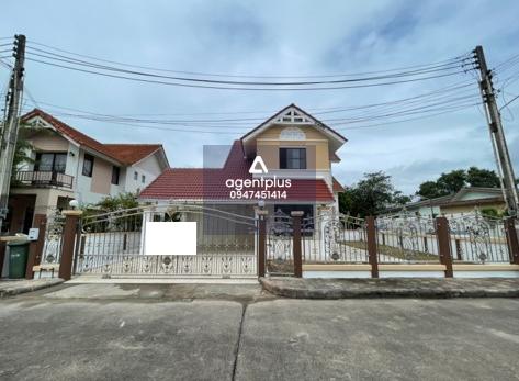 ขายบ้านเดี่ยว 2 ชั้น ทำเลดี ใกล้ถนนศรีราชา-หนองยายบู่ ถนนบายพาส ชลบุรี-พัทยา และถนนสุขุมวิท เดินทางเข้า-ออกสะดวก โครงการโฮมทาวน์