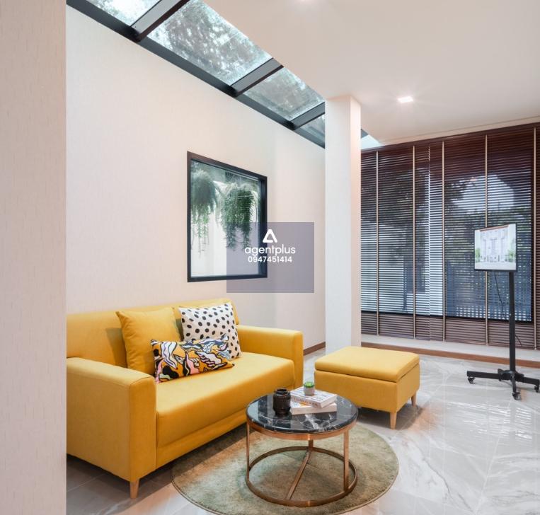 ให้เช่าโฮมออฟฟิศใหม่ Fully Furnished ทำเลเลียบทางด่วนเอกมัย รามอินทรา ใกล้เซ็นทรัล อีสต์วิลล์ 5นาที , เดอะคริสตัล เอกมัย รามอินทรา เพียง 6นาที เดินทางสะดวกด้วย รถไฟฟ้าสถานีลาดพร้าว71 โชคชัย4 รัชดาภิเษก32