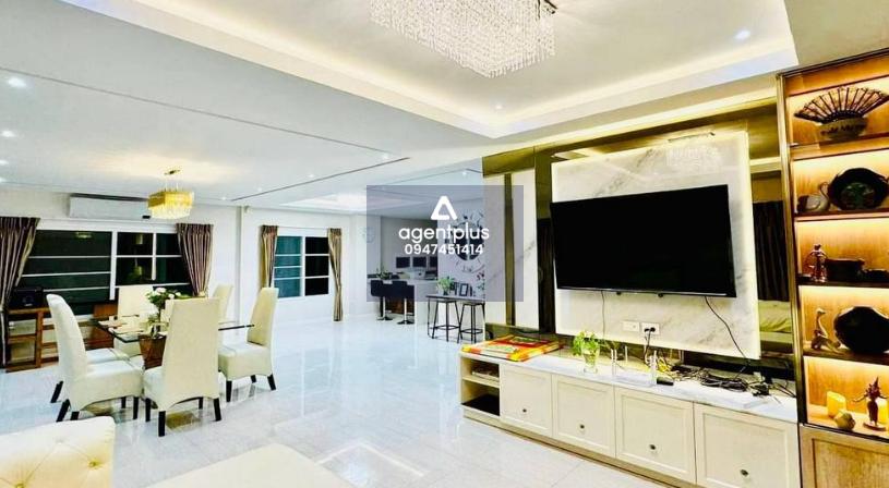 ขาย บ้านเดี่ยว พร้อมสวน และสระว่ายน้ำส่วนตัว