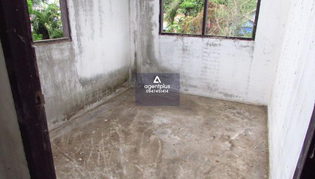 ขายบ้านเดี่ยว 2 ชั้น ทำเลดี เดินทางเข้าออกสะดวกสบาย สภาพแวดล้อมเป็นแหล่งชุมชน โครงการอู่ทองวิลล่า 3 อู่ทอง