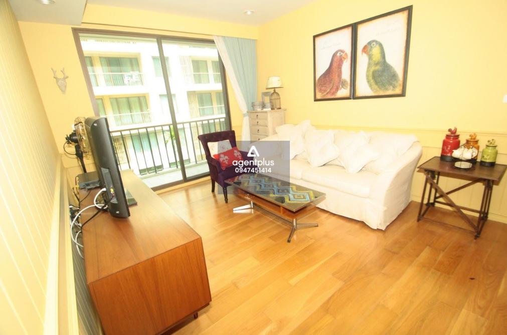 คอนโดแต่งโคโลเนียล สไตล์หรู พร้อมวิวสระว่ายน้ำ